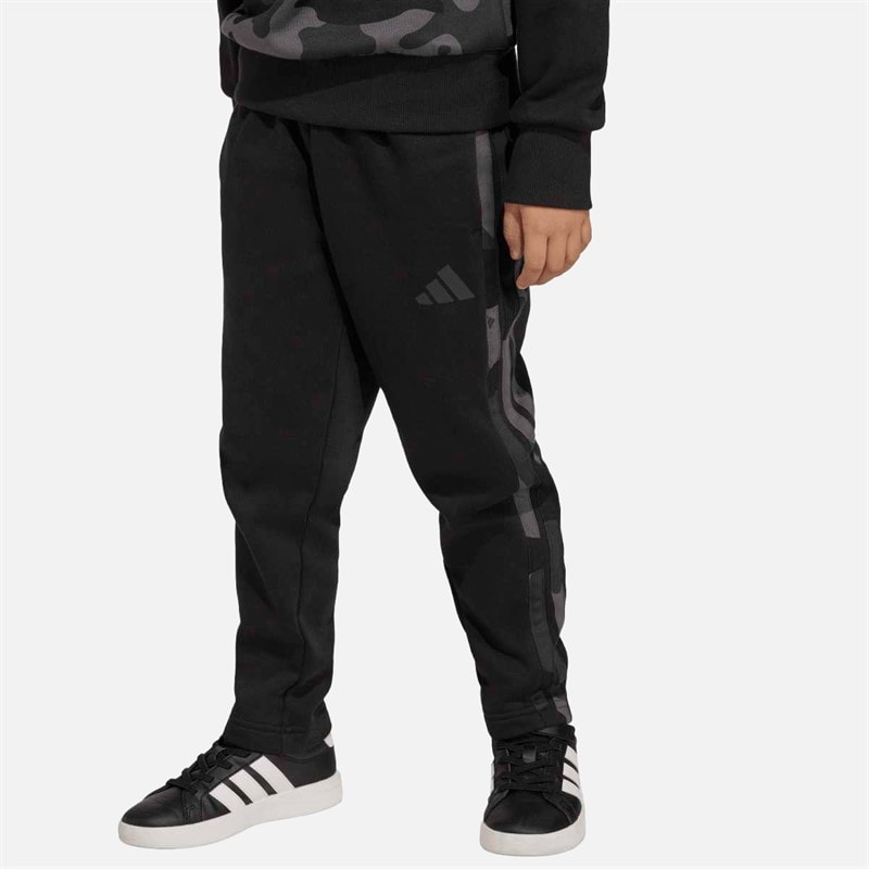 adidas Børne sæsonbestemte essentials camouflage træningsdragt Sort/Carbon - Billede 5