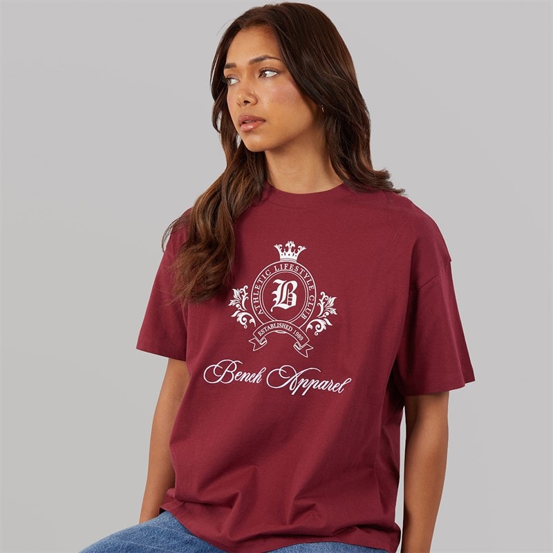 Bench Dame Kaiden oversized t-shirt med crest grafik Cordovan