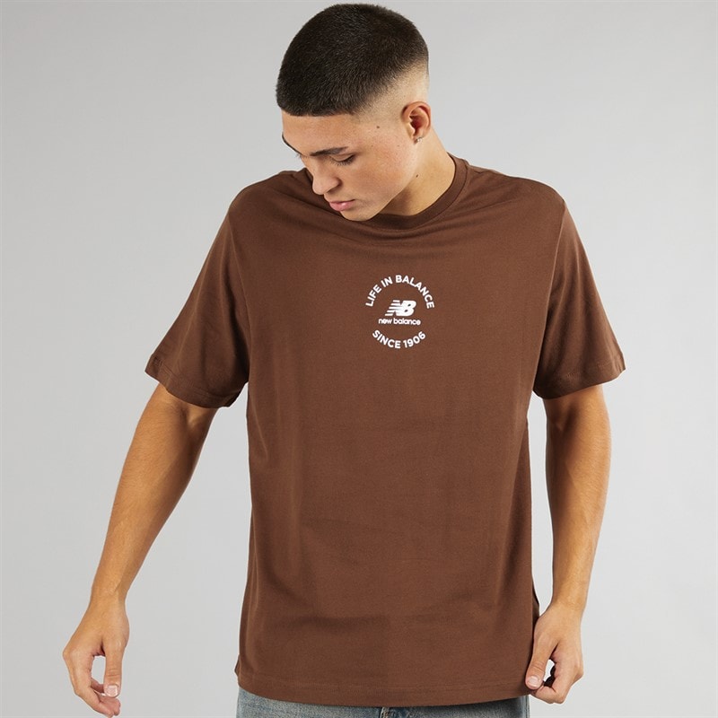 New Balance Herre Life In Balance Oversized T-Shirt Pine Cone - Billede 1