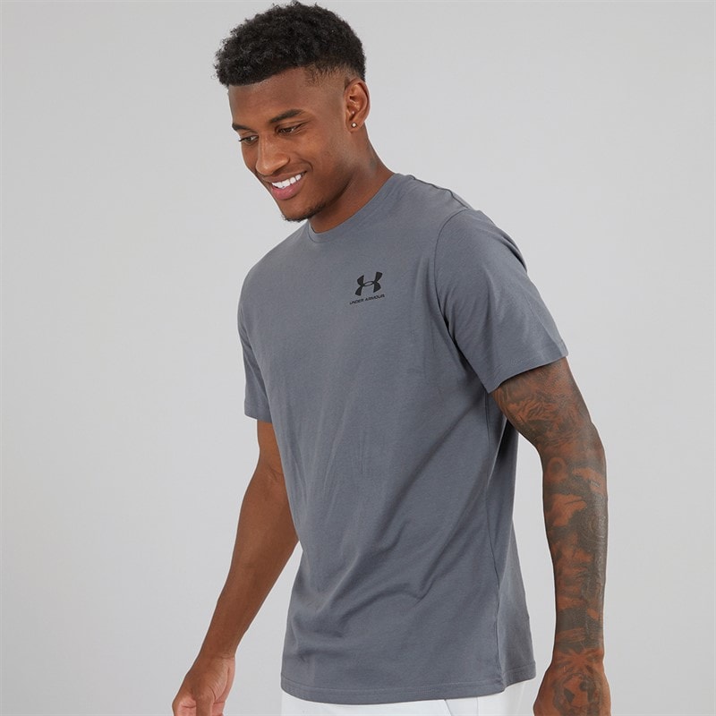 Under Armour Herre UA Sportstyle T-shirt med kort ærme og venstre brystlomme Castlerock/Sort