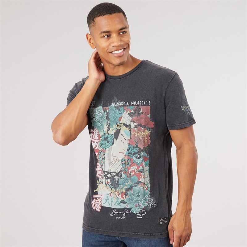 Brave Soul Herre oshima t-shirt med rund hals og korte ærmer med print - Jet Black Acid Wash/Multi Colour Print